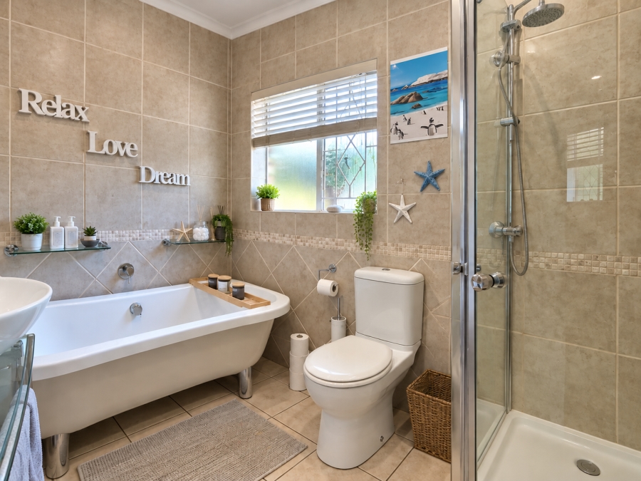 5 Bedroom Property for Sale in Dalpark Ext 1 Gauteng
