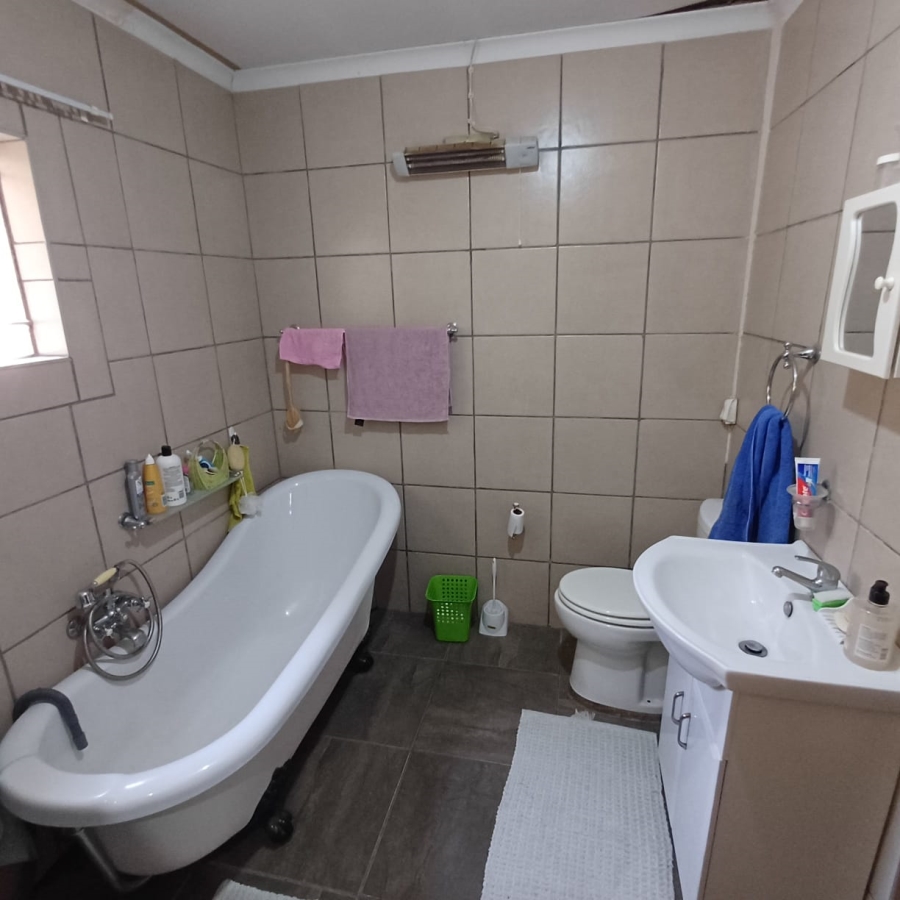 3 Bedroom Property for Sale in Buyscelia Gauteng