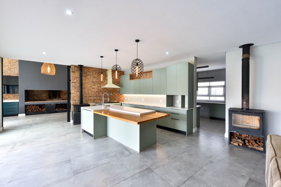 5 Bedroom Property for Sale in Midstream Heights Gauteng