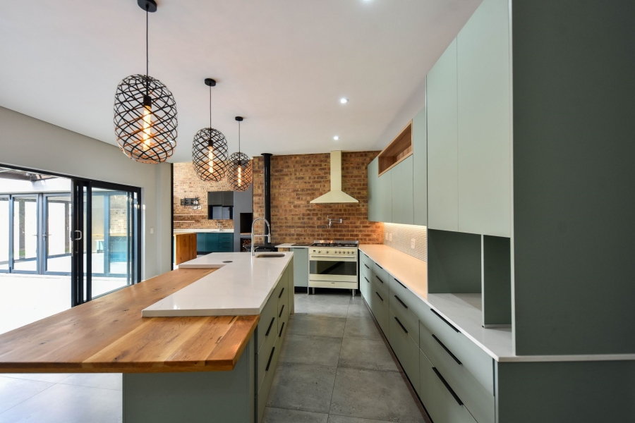 5 Bedroom Property for Sale in Midstream Heights Gauteng