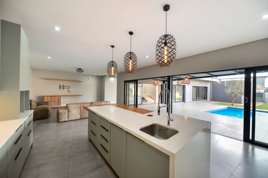 5 Bedroom Property for Sale in Midstream Heights Gauteng