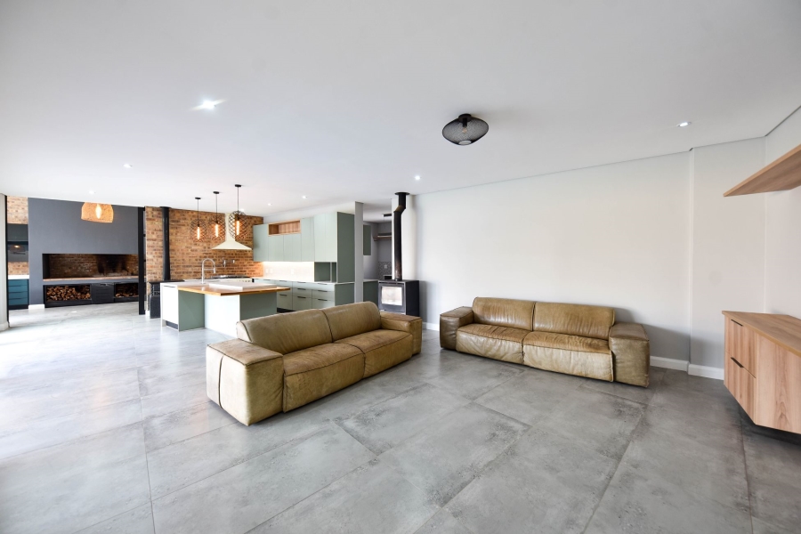 5 Bedroom Property for Sale in Midstream Heights Gauteng