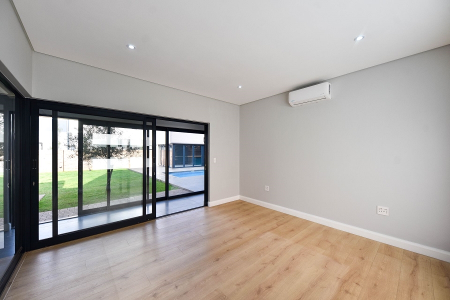 5 Bedroom Property for Sale in Midstream Heights Gauteng