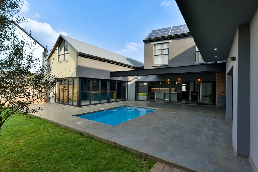 5 Bedroom Property for Sale in Midstream Heights Gauteng