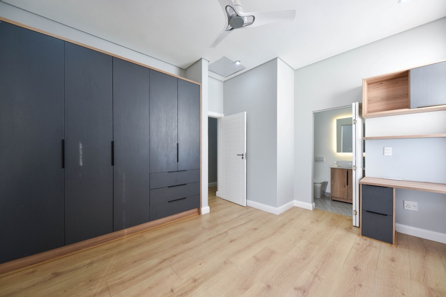 5 Bedroom Property for Sale in Midstream Heights Gauteng