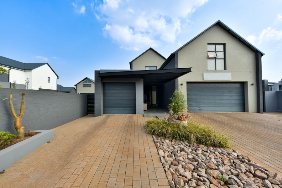 5 Bedroom Property for Sale in Midstream Heights Gauteng