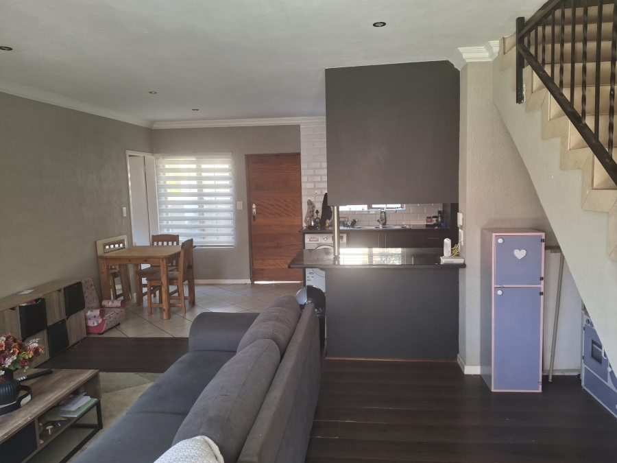 To Let 2 Bedroom Property for Rent in Country View Estate Gauteng