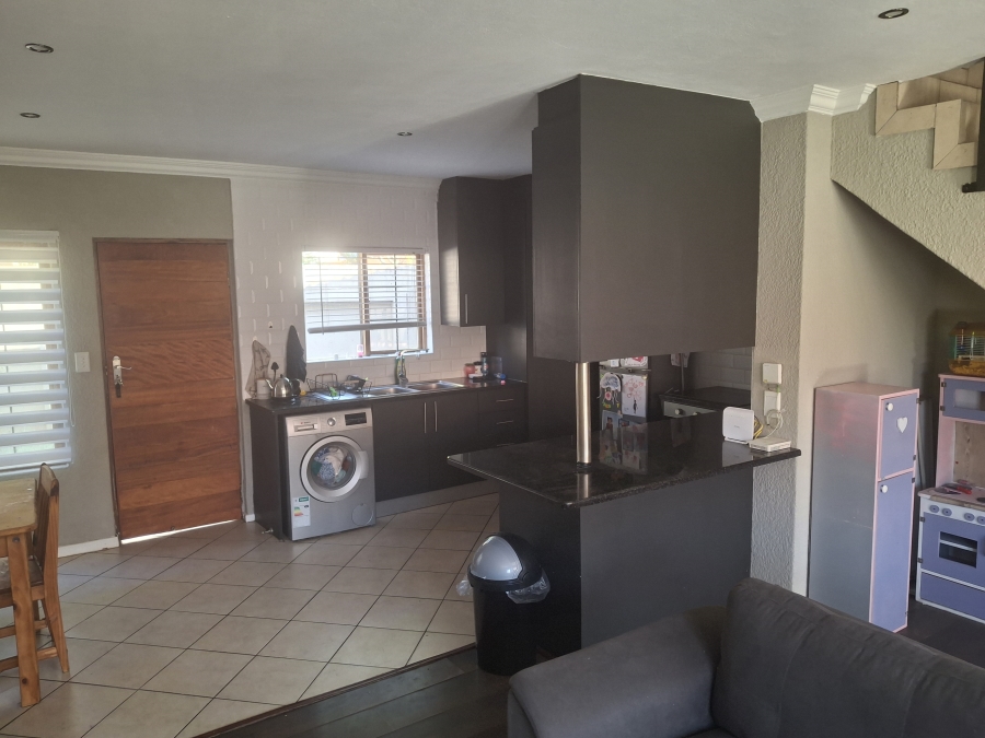 To Let 2 Bedroom Property for Rent in Country View Estate Gauteng