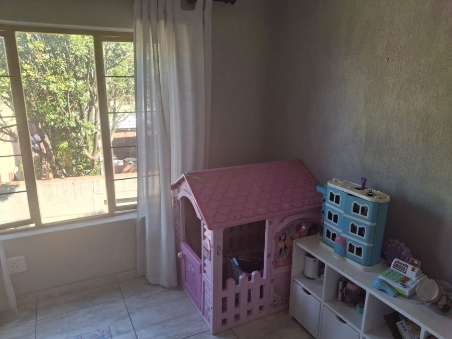 To Let 2 Bedroom Property for Rent in Country View Estate Gauteng