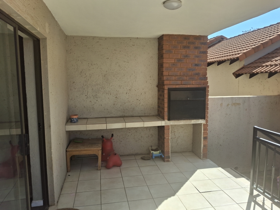 To Let 2 Bedroom Property for Rent in Country View Estate Gauteng