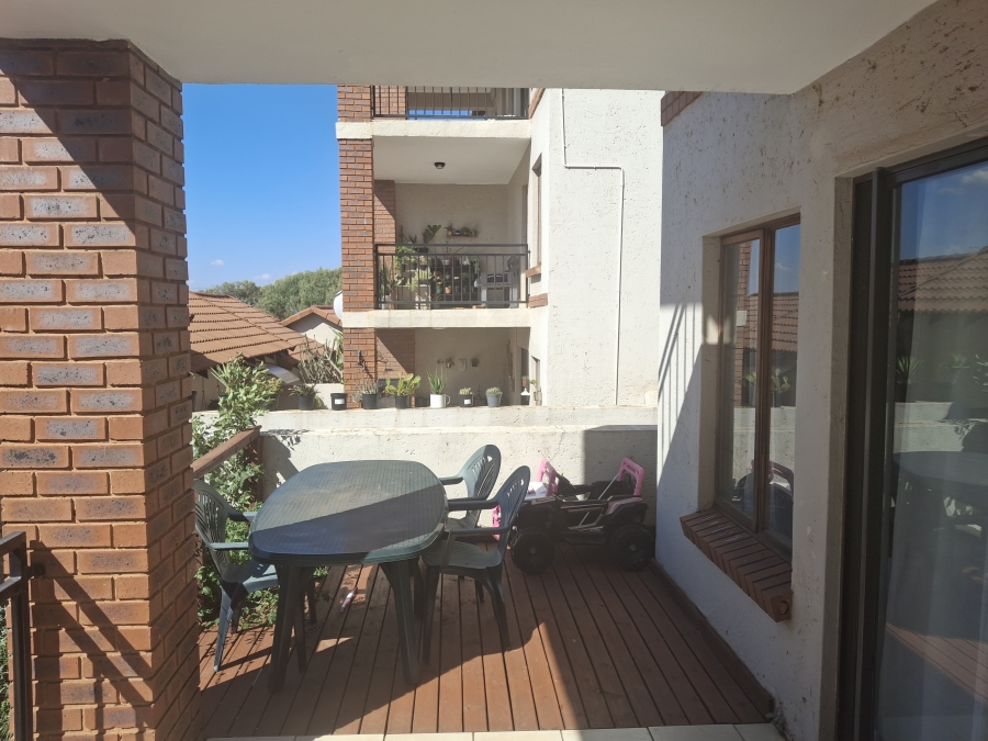 To Let 2 Bedroom Property for Rent in Country View Estate Gauteng