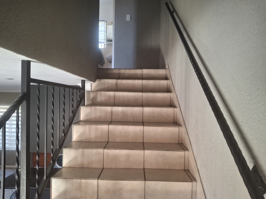 To Let 2 Bedroom Property for Rent in Country View Estate Gauteng