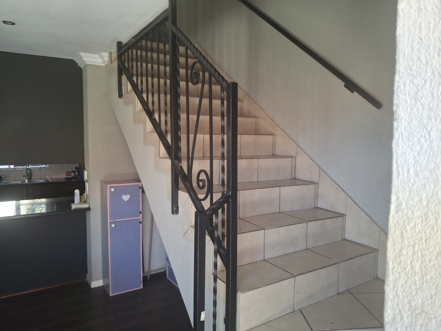 To Let 2 Bedroom Property for Rent in Country View Estate Gauteng