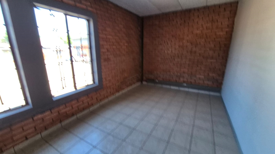 To Let Commercial Property for Rent in Hennopspark Gauteng