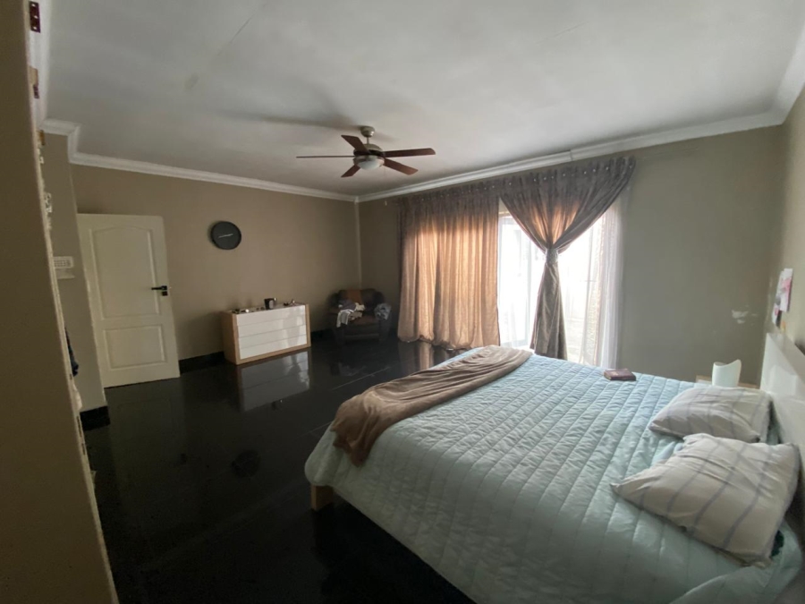 5 Bedroom Property for Sale in Flora Gardens Gauteng