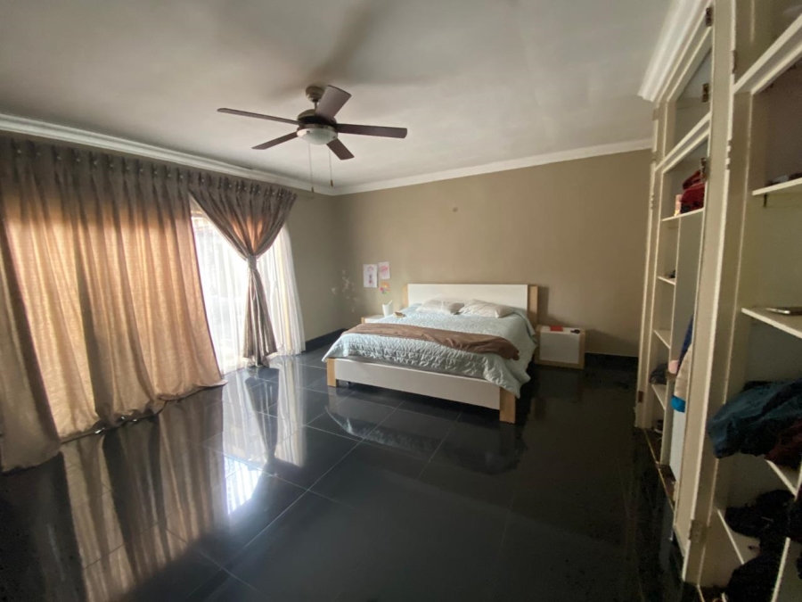5 Bedroom Property for Sale in Flora Gardens Gauteng