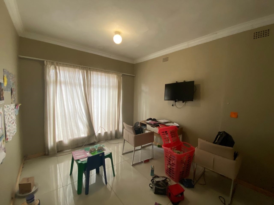 5 Bedroom Property for Sale in Flora Gardens Gauteng