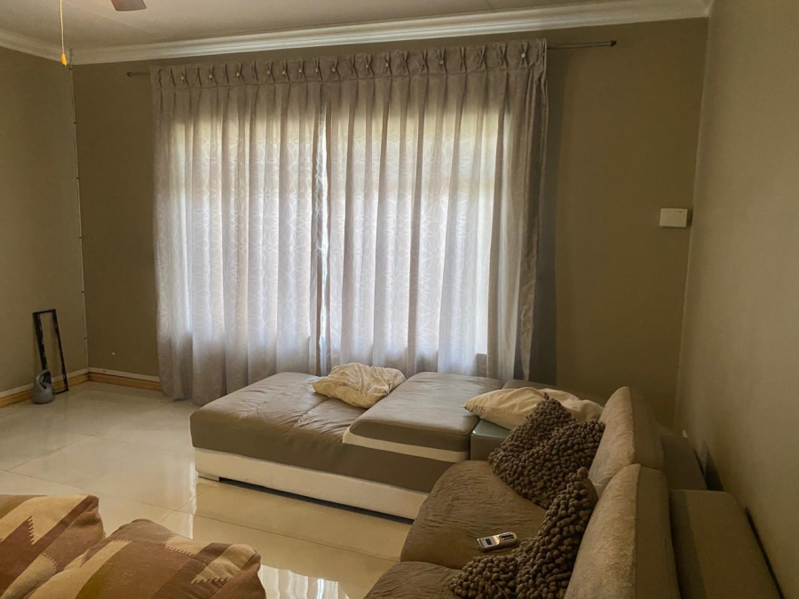 5 Bedroom Property for Sale in Flora Gardens Gauteng