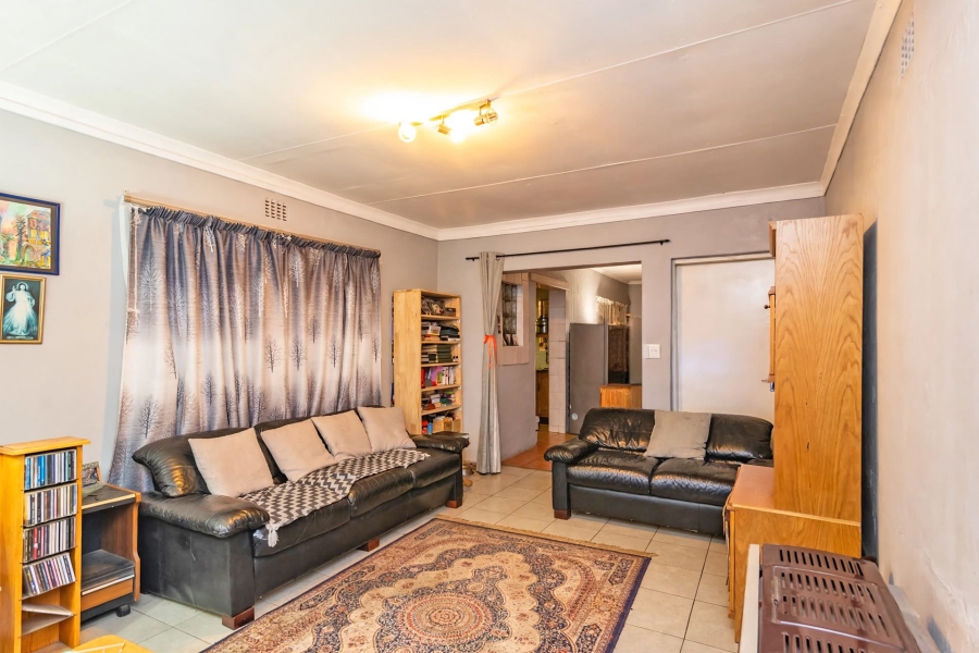 4 Bedroom Property for Sale in Fleurhof Gauteng