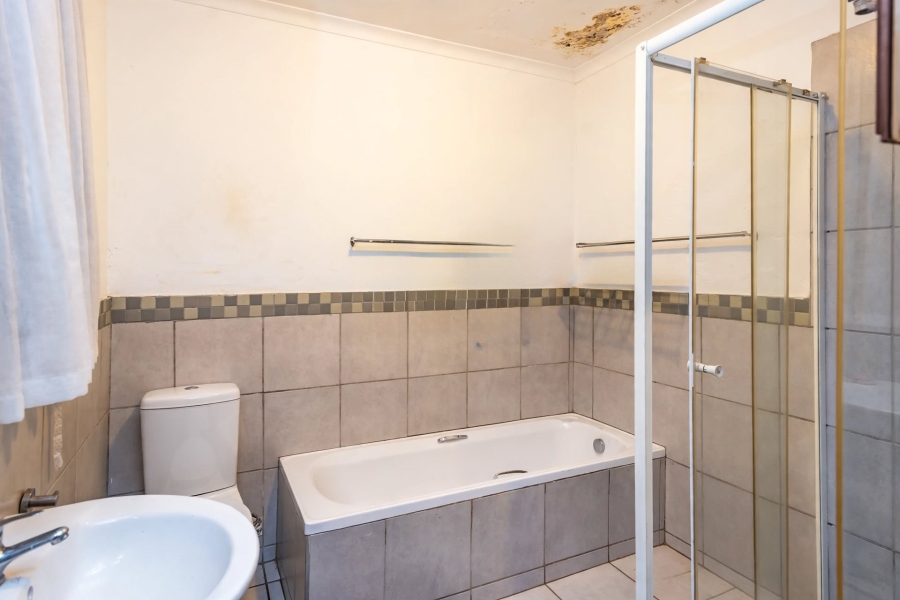 4 Bedroom Property for Sale in Fleurhof Gauteng
