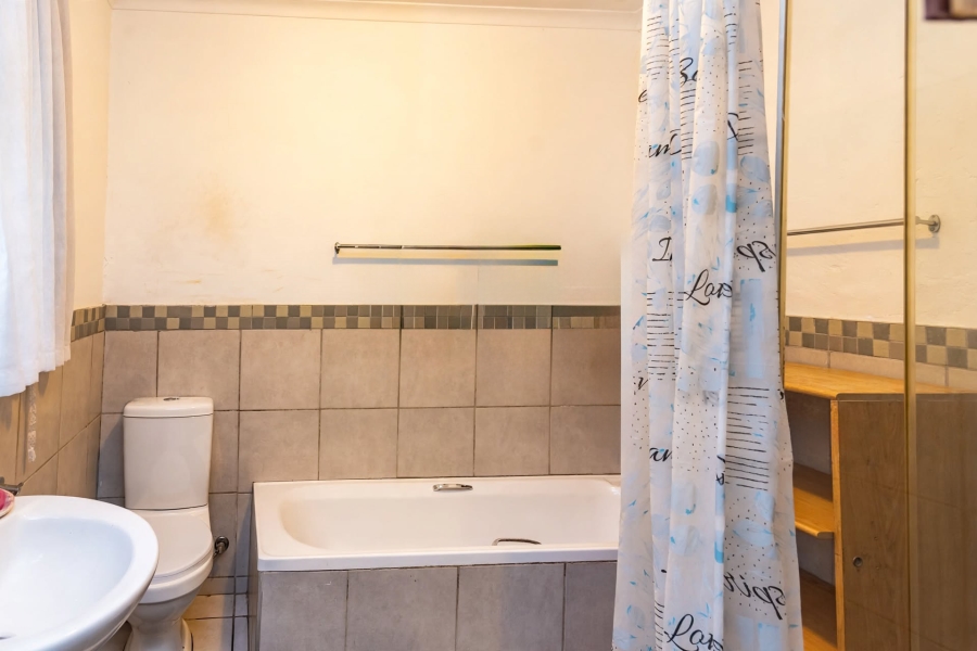 4 Bedroom Property for Sale in Fleurhof Gauteng