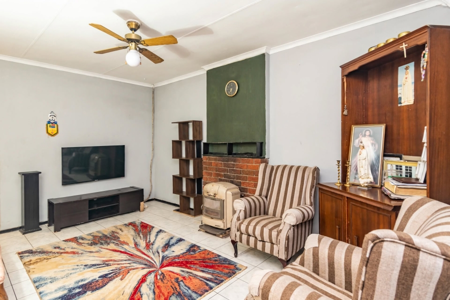 4 Bedroom Property for Sale in Fleurhof Gauteng