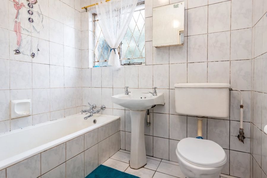4 Bedroom Property for Sale in Fleurhof Gauteng
