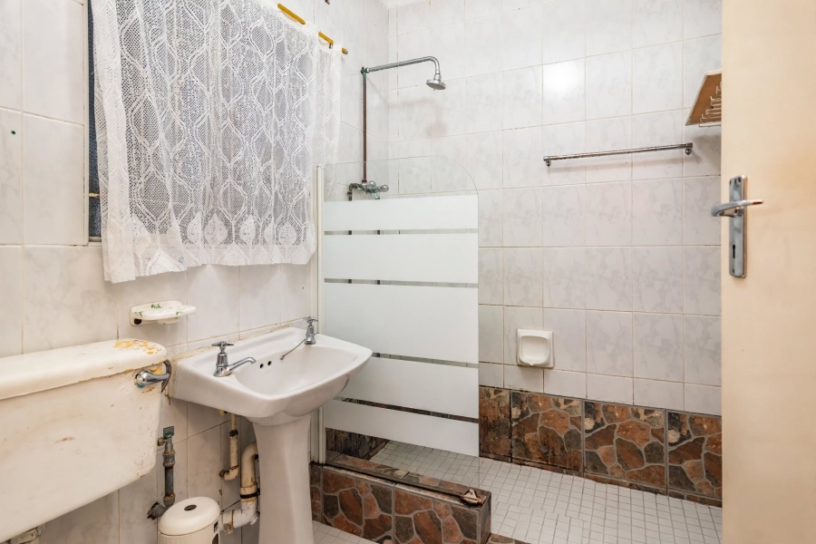 4 Bedroom Property for Sale in Fleurhof Gauteng