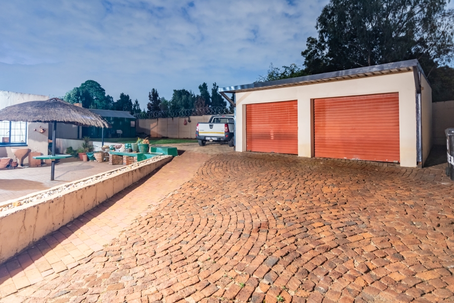 4 Bedroom Property for Sale in Fleurhof Gauteng