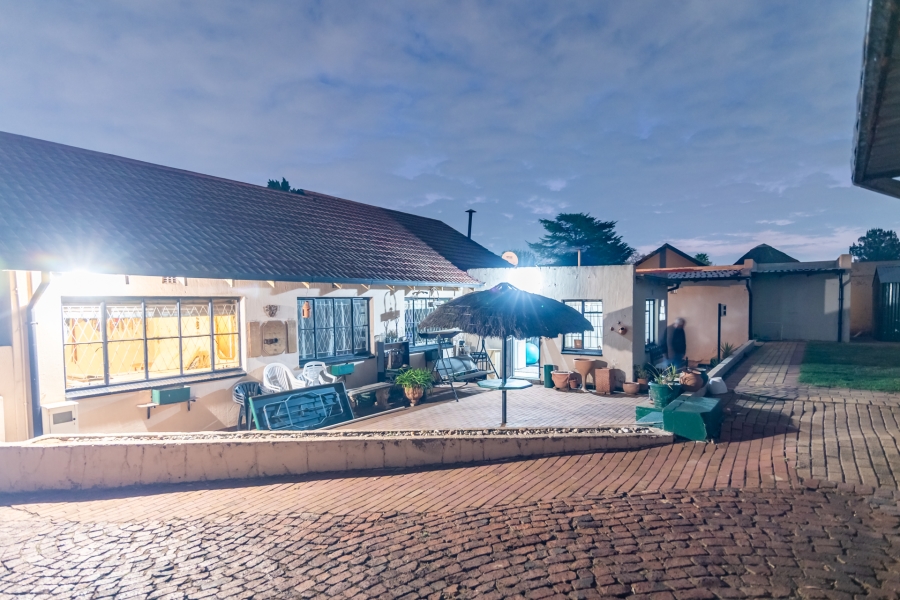 4 Bedroom Property for Sale in Fleurhof Gauteng