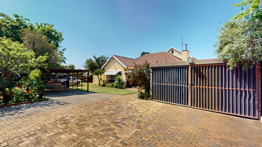 5 Bedroom Property for Sale in Lambton Gauteng