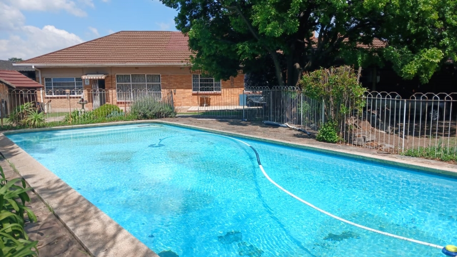 6 Bedroom Property for Sale in Plantation Gauteng