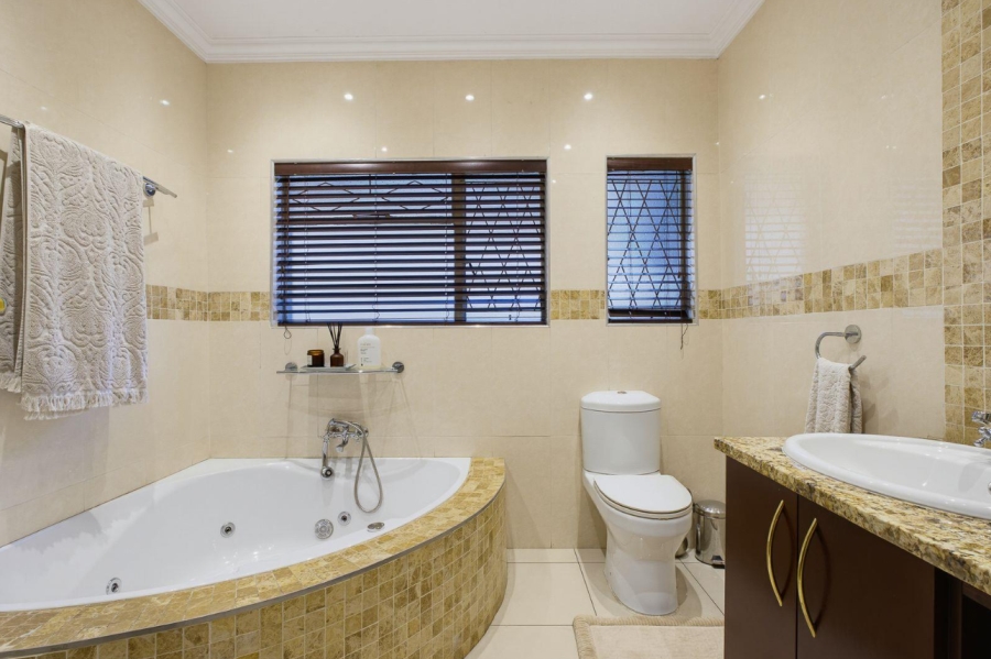 To Let 4 Bedroom Property for Rent in Bedfordview Gauteng