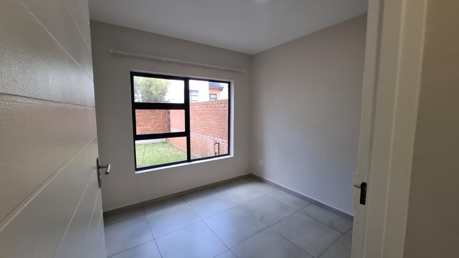 1 Bedroom Property for Sale in Lombardy Estate Gauteng