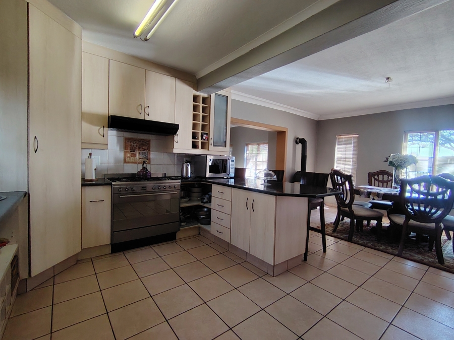 4 Bedroom Property for Sale in Kameeldrift East Gauteng