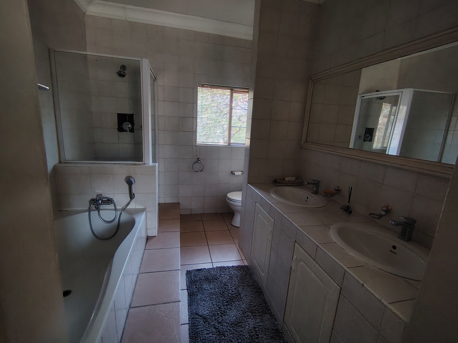 4 Bedroom Property for Sale in Kameeldrift East Gauteng