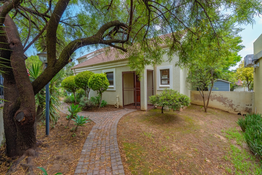 2 Bedroom Property for Sale in Broadacres Gauteng
