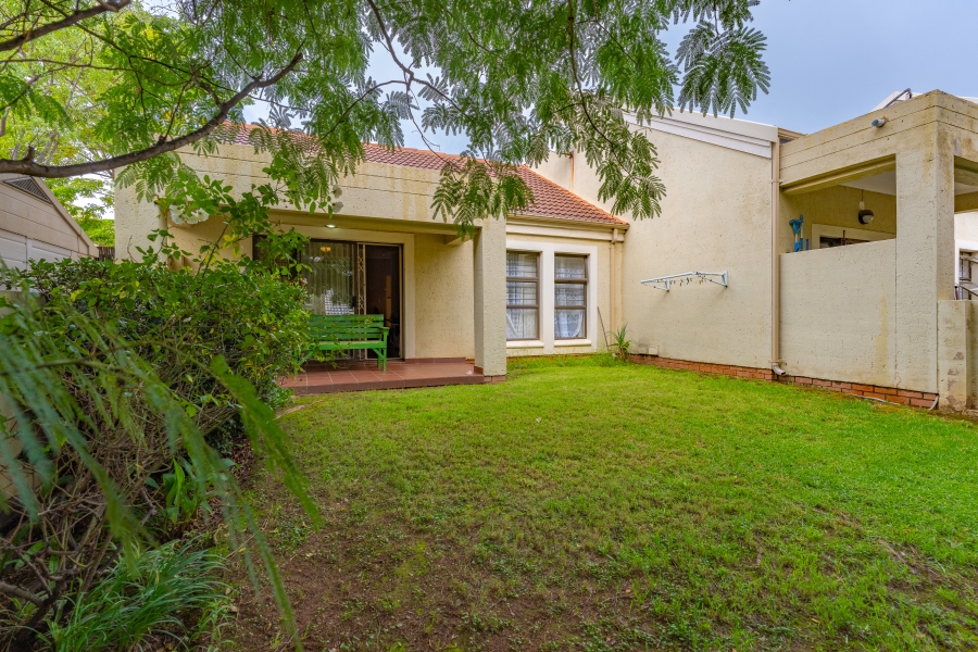 2 Bedroom Property for Sale in Broadacres Gauteng