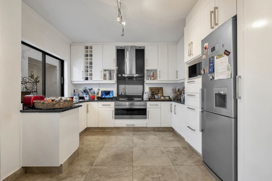 4 Bedroom Property for Sale in Atholl Gauteng