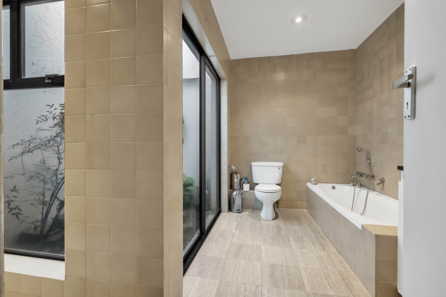 4 Bedroom Property for Sale in Atholl Gauteng