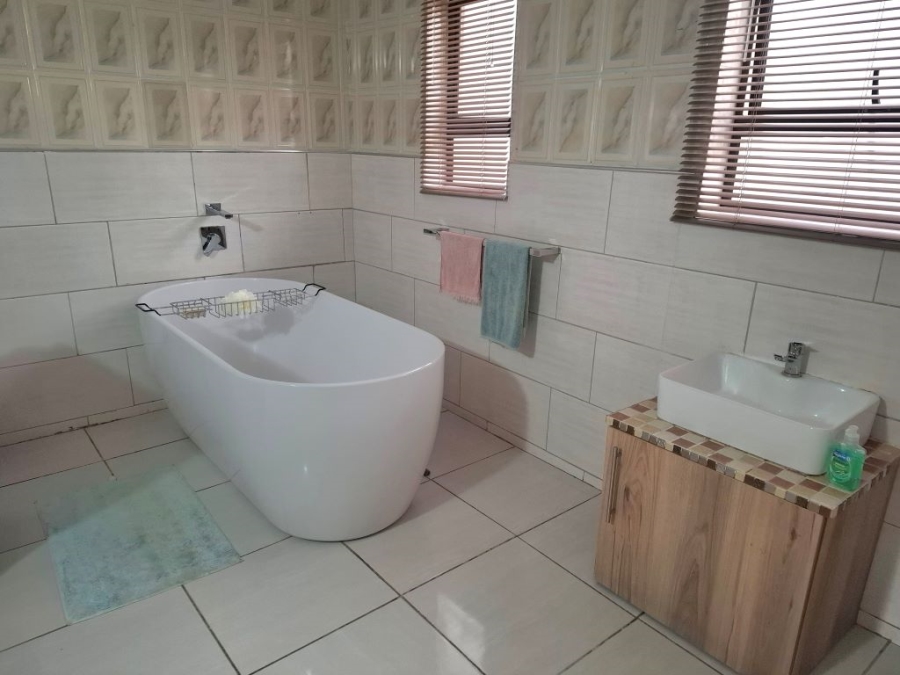 3 Bedroom Property for Sale in Westonaria Gauteng