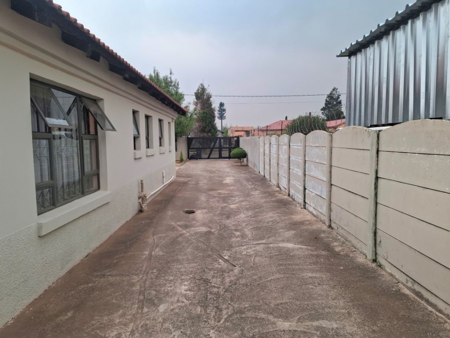 3 Bedroom Property for Sale in Westonaria Gauteng