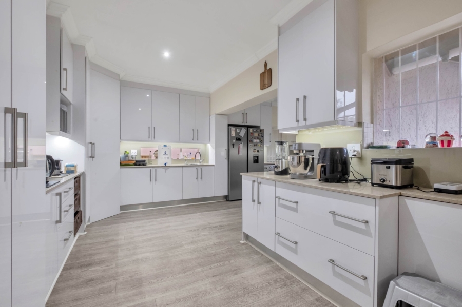 4 Bedroom Property for Sale in Emmarentia Gauteng