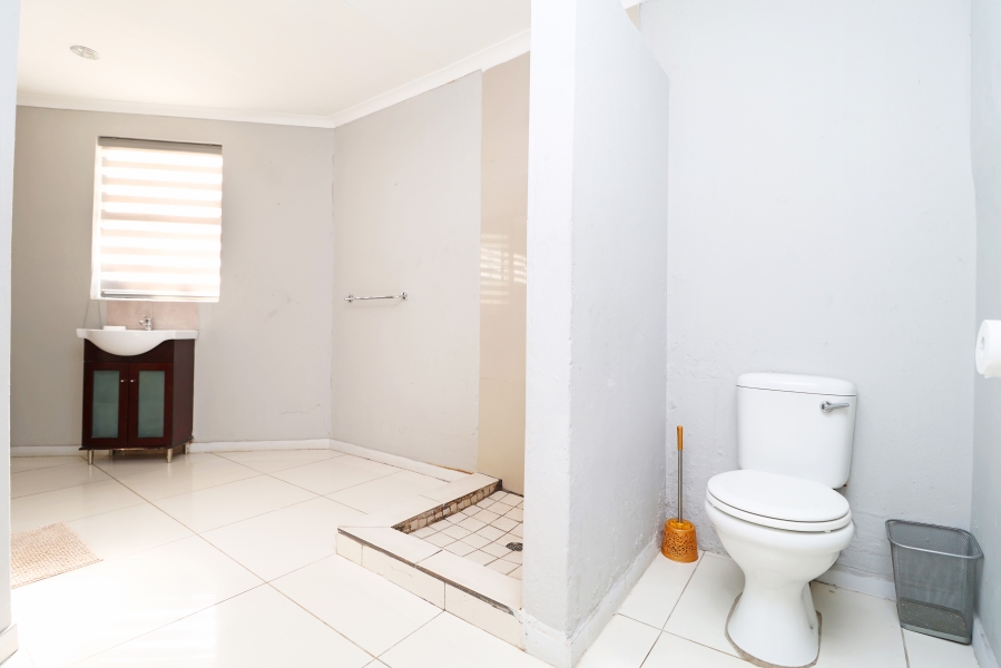 5 Bedroom Property for Sale in Winston Ridge Gauteng
