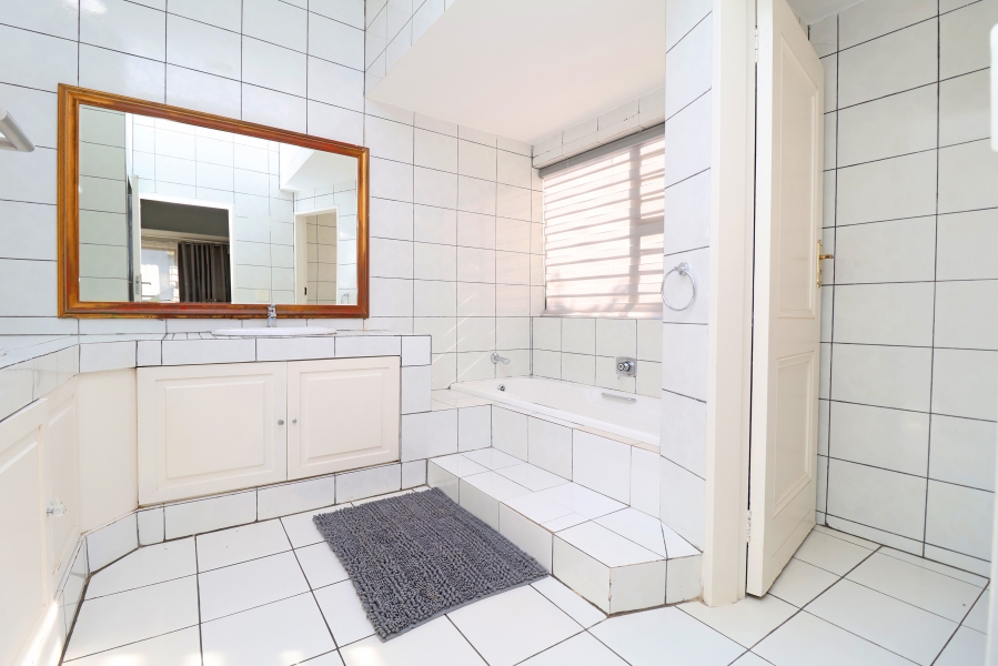 5 Bedroom Property for Sale in Winston Ridge Gauteng