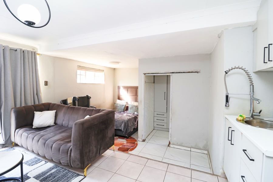 5 Bedroom Property for Sale in Winston Ridge Gauteng