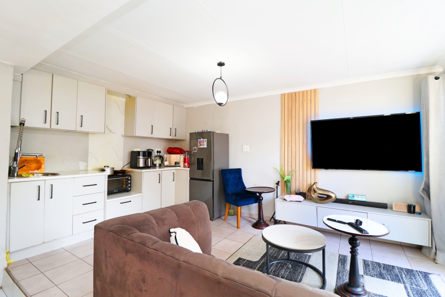 5 Bedroom Property for Sale in Winston Ridge Gauteng