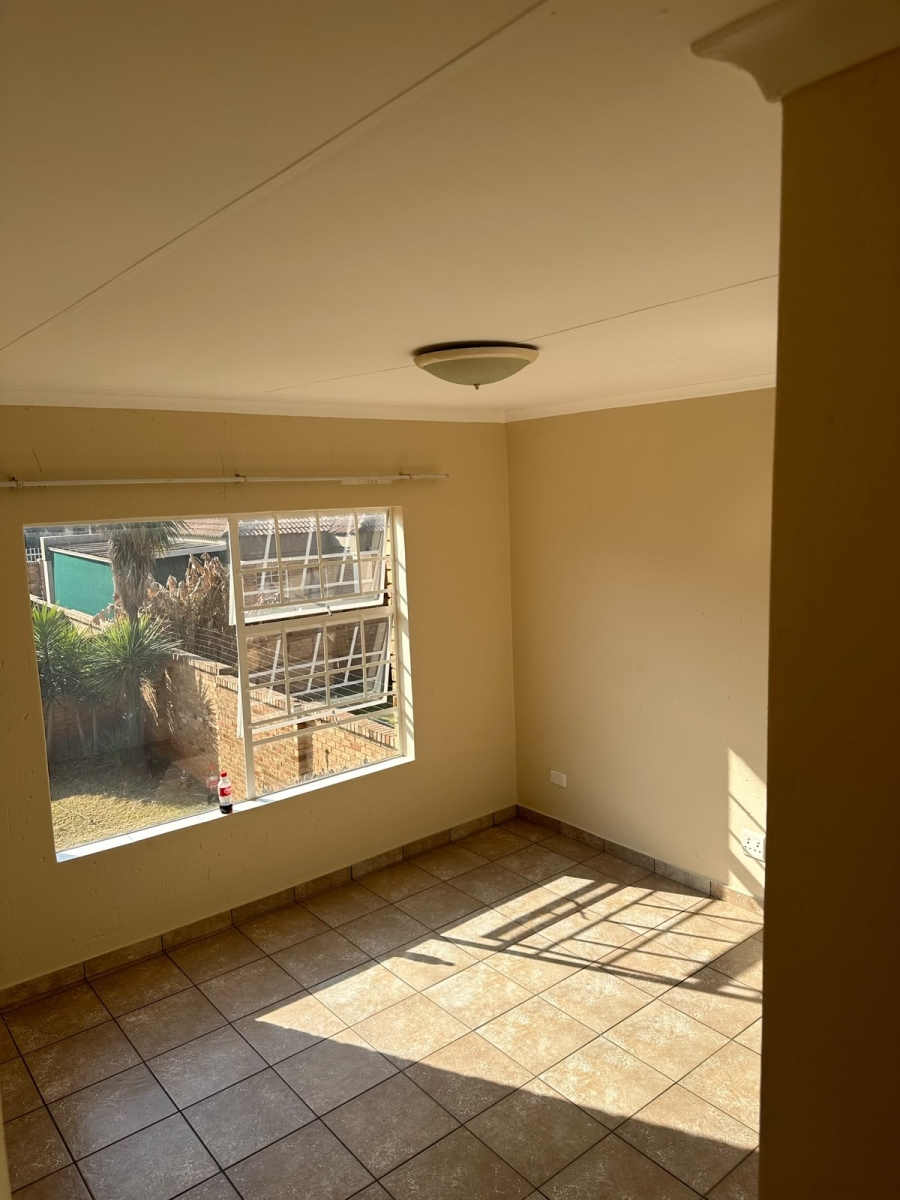 To Let 2 Bedroom Property for Rent in Kenleaf Gauteng
