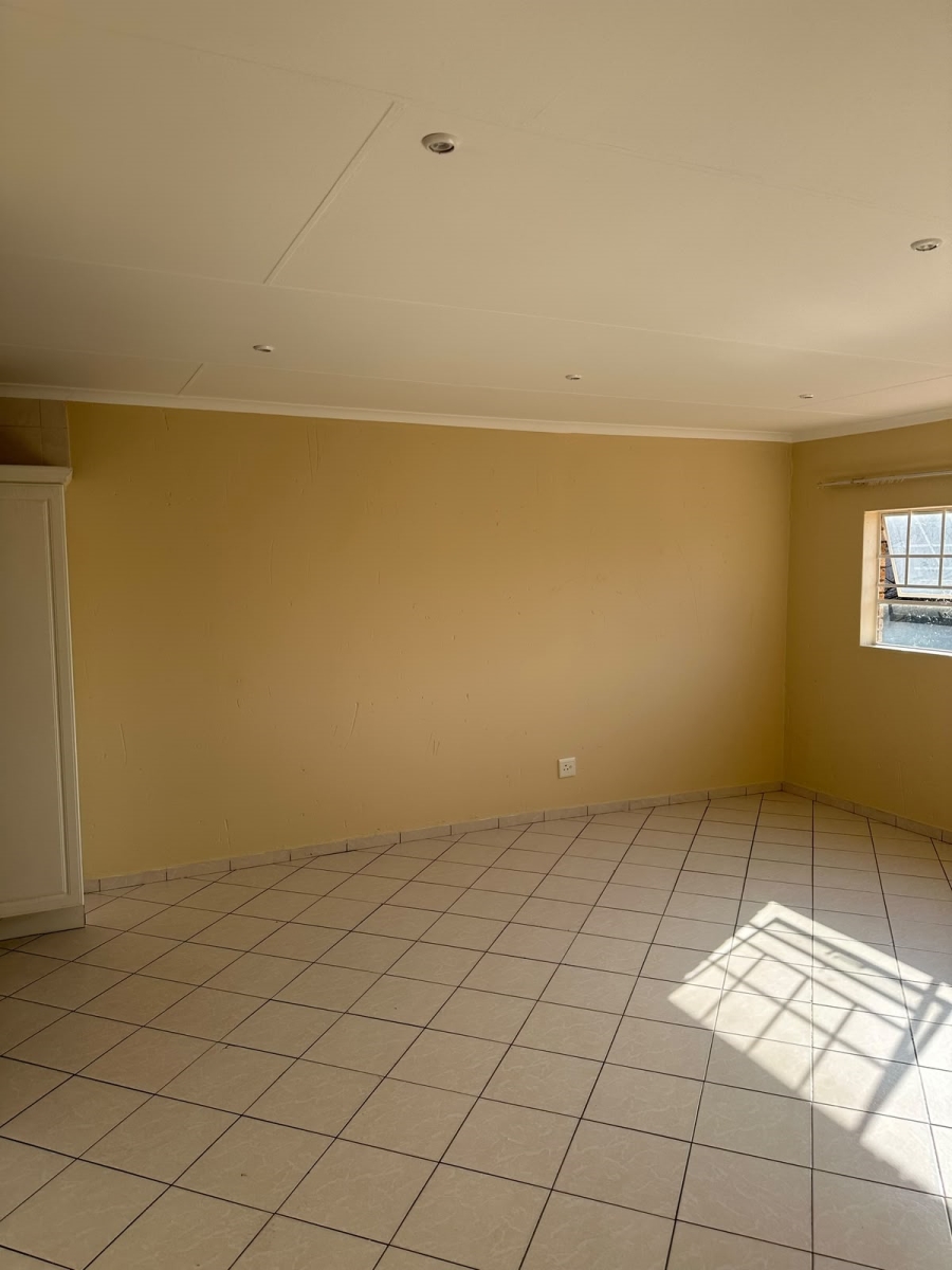 To Let 2 Bedroom Property for Rent in Kenleaf Gauteng