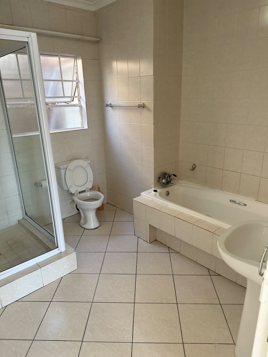 To Let 2 Bedroom Property for Rent in Kenleaf Gauteng